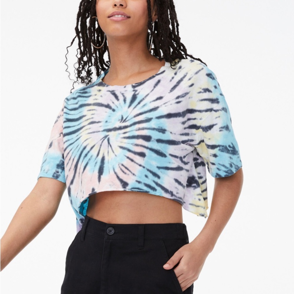 Aéropostale Tie-Dye Sharkbite Cropped Crew